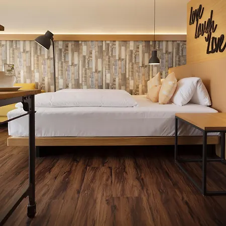 מלון Mjus & Thermal Park 4*